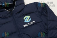 Темно-синие куртки с логотипами, QR-кодом и надписью «ZAMZAM»