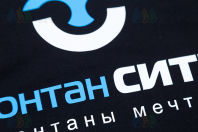 Черные рубашки-поло с логотипом «ФОНТАНСИТИ»