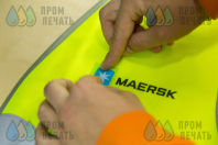 Желтые сигнальные жилеты с логотипом «MAERSK»