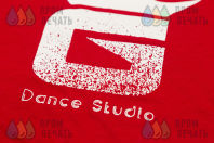 Красные футболки с логотипом «G Dance Studio»