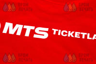 Футболки с надписью «MTS ticketland»