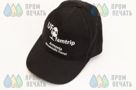 Черные бейсболки с надписью «UF famtrip»